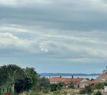 Veliki Građevinski Teren Za Stambenu Namjenu! - Peroj, Vodnjan