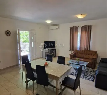 Kuća za najam radnicima u Klisu!
