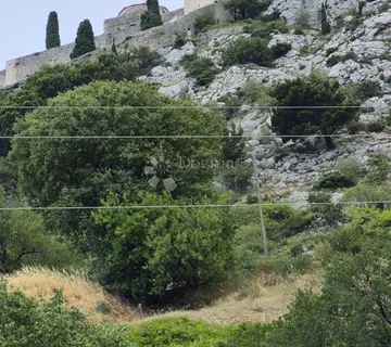 Klis, 1200m2 uz cestu s pogledom