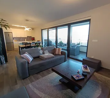 Odličan stan/apartman sa 19 m2 terase - Malinska - cover