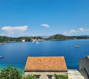 Kuća s 3 stambene jedinice, 50 m od mora – Sobra, Mljet