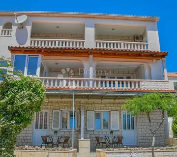 Apartmanska kuća Bol - cover