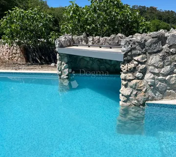 Kuća Sa Bazenom, Okružena Zelenilom - Vrbnik