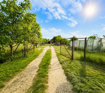 Oranica sa gospodarskom zgradom i potencijalom - Selci Đakovački, Đakovo