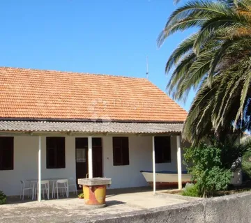 Kuća na Pašmanu niti 500m od mora!