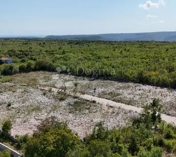 Samo Kod Nas! Građevinsko Zemljište Sa Dozvolom Za Montažnu Kuću, Nadomak Mora! - Labin