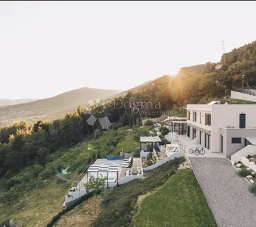 Luksuzna vila s panoramskim pogledom i potpunom privatnošću u Kaštelima - Kaštel Stari, Kaštela