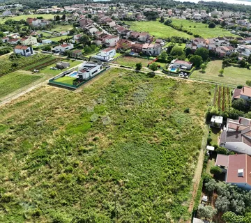 Atraktivno Građevinsko Zemljište Blizina Mora - Valbandon, Fažana