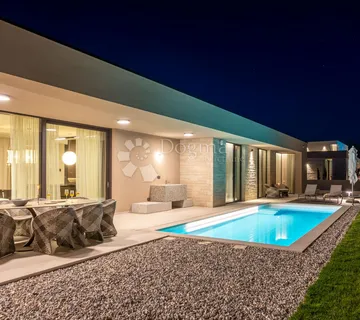 Ekskluzivna smart home vila, kompletno opremljena, s otvorenim pogledom - Poreč