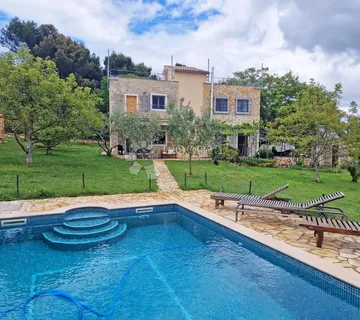 KUĆA SA PANORAMSKIM POGLEDOM I NA 200M OD MORA! - cover