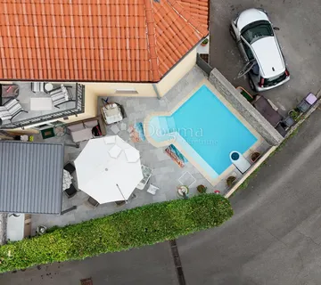 Ika Oprić novija dvojnica 74m² s bazenom, useljiva odmah! - Ika, Opatija
