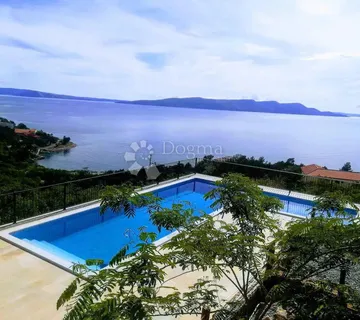 Vila sa bazenom - cover
