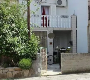 Kućica u nizu na jako lijepoj i mirnoj lokaciji u Kamporu na Rabu - cover