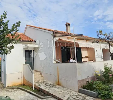 Vinjerac, kuća s velikom okućnicom - Vinjerac, Posedarje
