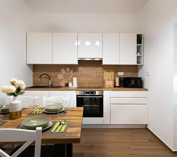 TOP PONUDA – KUĆA S BAZENOM, NOVI VINODOLSKI - cover