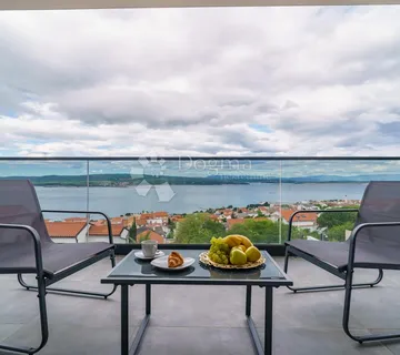 Crikvenica, novogradnja, namješteno, pogled na more