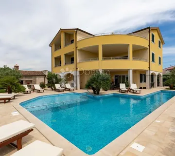 Hotel Rovinj - cover