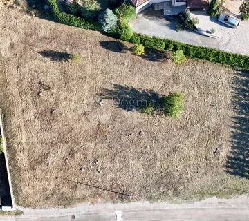 Građevinsko zemljište nadomak Labina - 900 m2