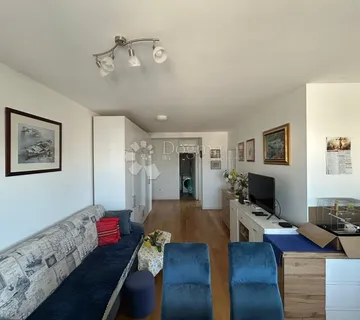 Crvene kuće dvosoban stan s lođom i dva parkirna mjesta - cover