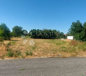 Građevinsko zemljište 667 m² u Ceriću - Cerić, Nuštar