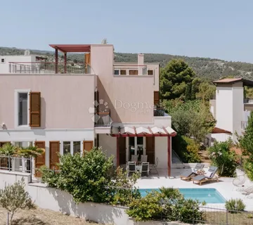 Ekskluzivna vila u Supetru – spoj privatnosti, pogleda i mediteranskog stila života - Splitska, Supetar
