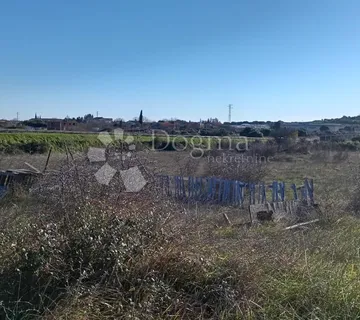 Poljoprivredno zemljište 4 km od Pule - cover