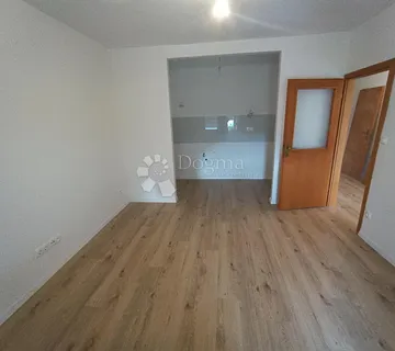 Hitno! Renoviran trosoban stan, Split, Visoka
