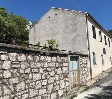 Starina u centru Bribira - cover