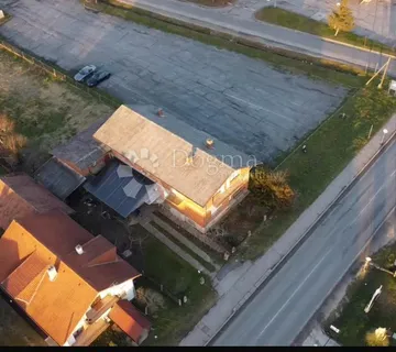 Prodaja kuće s pomoćnim objektom i velikom okućnicom - Luka, Vrbovec