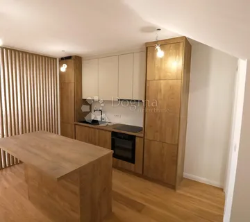 Useljivi apartman sa pogledom na more - cover
