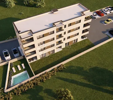 TAR / VRT 110m2/ 3 sp/ 2 kupatila/ parking u cijeni - Poreč