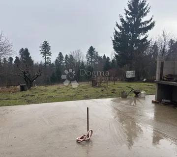 Kuća s 3.459 m² okućnice - cover