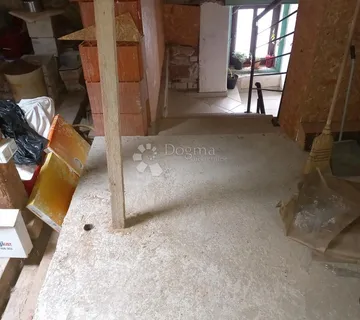 Kraljevica, neuređeno potkrovlje