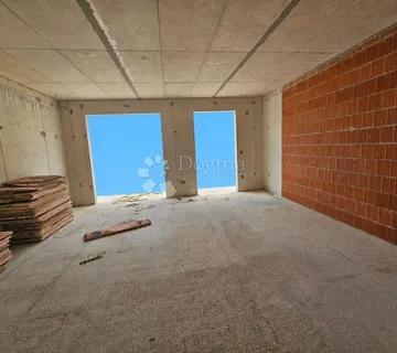 Poslovni prostor u Kaštel Lukšiću direktan ulaz s magistrale! - Kaštel Lukšić, Kaštela