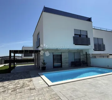 Vodice, vila sa bazenom