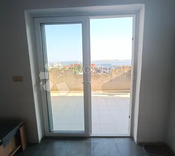 KUĆA U SEGETU DONJEM S POGLEDOM NA MORE - cover