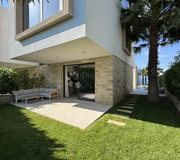 Obalna rezidencija iznad standarda – moderna vila prve linije - Pašman
