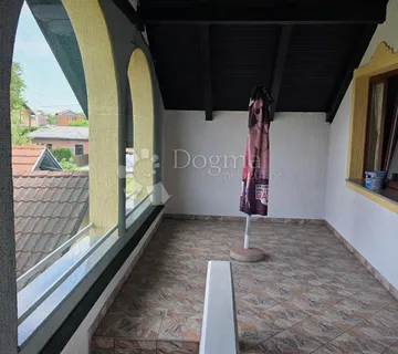 UREĐENA KATNICA 257 m2 SA VELIKOM OKUĆNICOM, ŽITNJAK- STRUGE - cover