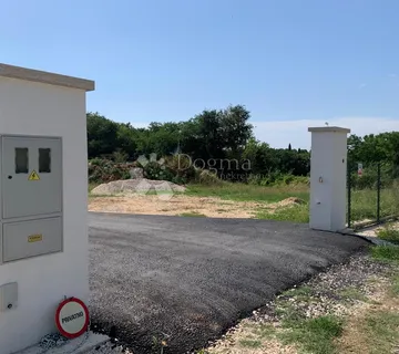 KANFANAR – odlično građevinsko zemljište na mirnoj lokaciji