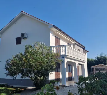 BAŠKA - KUĆA sa vrtom - cover