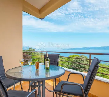 Kuća Sa 4 Stana-Pogled More I Građevinska Parcela - Rabac, Labin