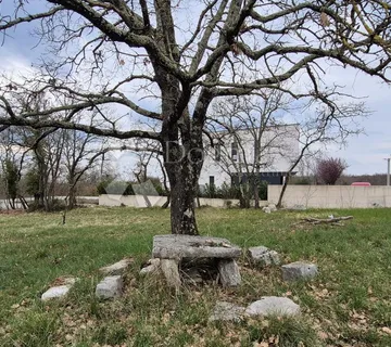 Građevinsko zemljište za gradnju kuće ili vile površine 1091 m2 - Poreč