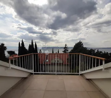 Ekskluzivna kuća 80 m od mora, vrt, garaža - Novi Vinodolski