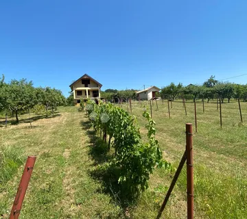 VIKEND KUĆA - GRAĐEVINSKO ZEMLJIŠTE 4680 m2 - cover