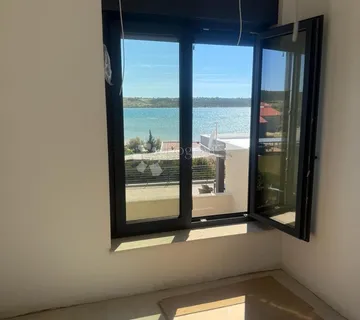 Ekskluzivni penthouse uz more, terasa 120 m² - Ljubač, Ražanac