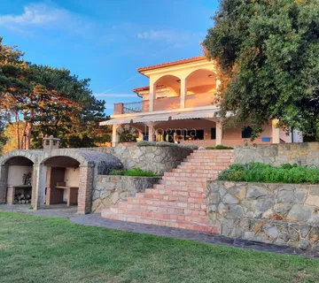 RUSTIKALNA VILLA - cover