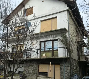 BJELOVAR, TRG STJEPANA RADIĆA – Kuća 280 m² s potencijalom za 3 stana!