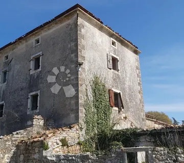 Impozantna kamena kuća za adaptaciju - Barban