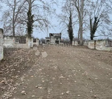 GRAĐEVINSKO ZEMLJIŠTE ZA IZGRADNJU FARME – 32.000 m² - Sotin, Vukovar