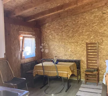 Stan s garažom i ljetnom kućicom - Moravice, Vrbovsko